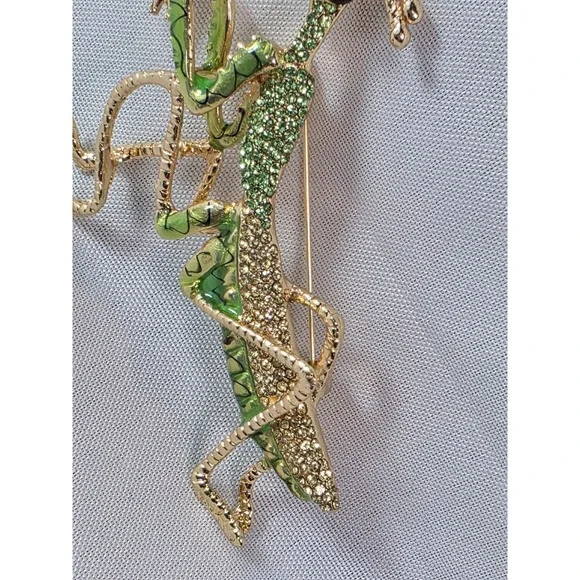 Green Rhinestone Praying Mantis Insect Brooch Pin Statement Jewelery Gold toned - Picture 3 of 10